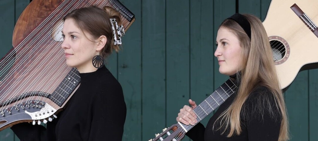 Magdalena und Theresa Scheck by Barbara Kaltenbrunner